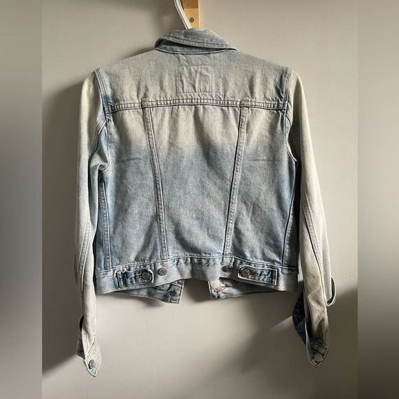 Levi’s Fitted Jean Jacket - Picture 7 of 9